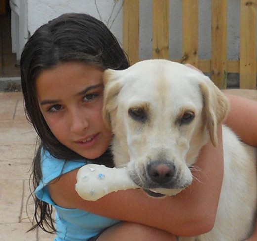 mi perrita de 1 año ya a tenido cachorros,es muy buena la tengo desde el año pasado me la tragieron desde cordoba en coche.antes de que yegara tenia muchos problemas:amigas,familia...
un dia me cai en la piscina y gracias a ella estoy aqui se tiro a la piscina y me cogió.Desde entonzes le ago frente a mi megor amiga que ahora es mi enemiga y me aze la vida imposible,pero con la nala lo veo todo mas claro.Y cada tarde que llego triste a casa ella coge su correa me la da y me la llevo a nuestro sitio secreto,y chillo con desesperación y ella me acompaña con sus ladridos.ES UNA BUENA PERRITA! mi perrita de 1 año ya a tenido cachorros,es muy buena la tengo desde el año pasado me la tragieron desde cordoba en coche.antes de que yegara tenia muchos problemas:amigas,familia...
un dia me cai en la piscina y gracias a ella estoy aqui se tiro a la piscina y me cogió.Desde entonzes le ago frente a mi megor amiga que ahora es mi enemiga y me aze la vida imposible,pero con la nala lo veo todo mas claro.Y cada tarde que llego triste a casa ella coge su correa me la da y me la llevo a nuestro sitio secreto,y chillo con desesperación y ella me acompaña con sus ladridos.ES UNA BUENA PERRITA!